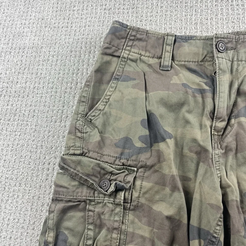 American Eagle Outfitters Classic Length Camo Cargo Shorts Men's 30 (Fit 32)